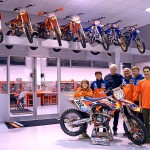Sesti in visita al team KTM De Carli